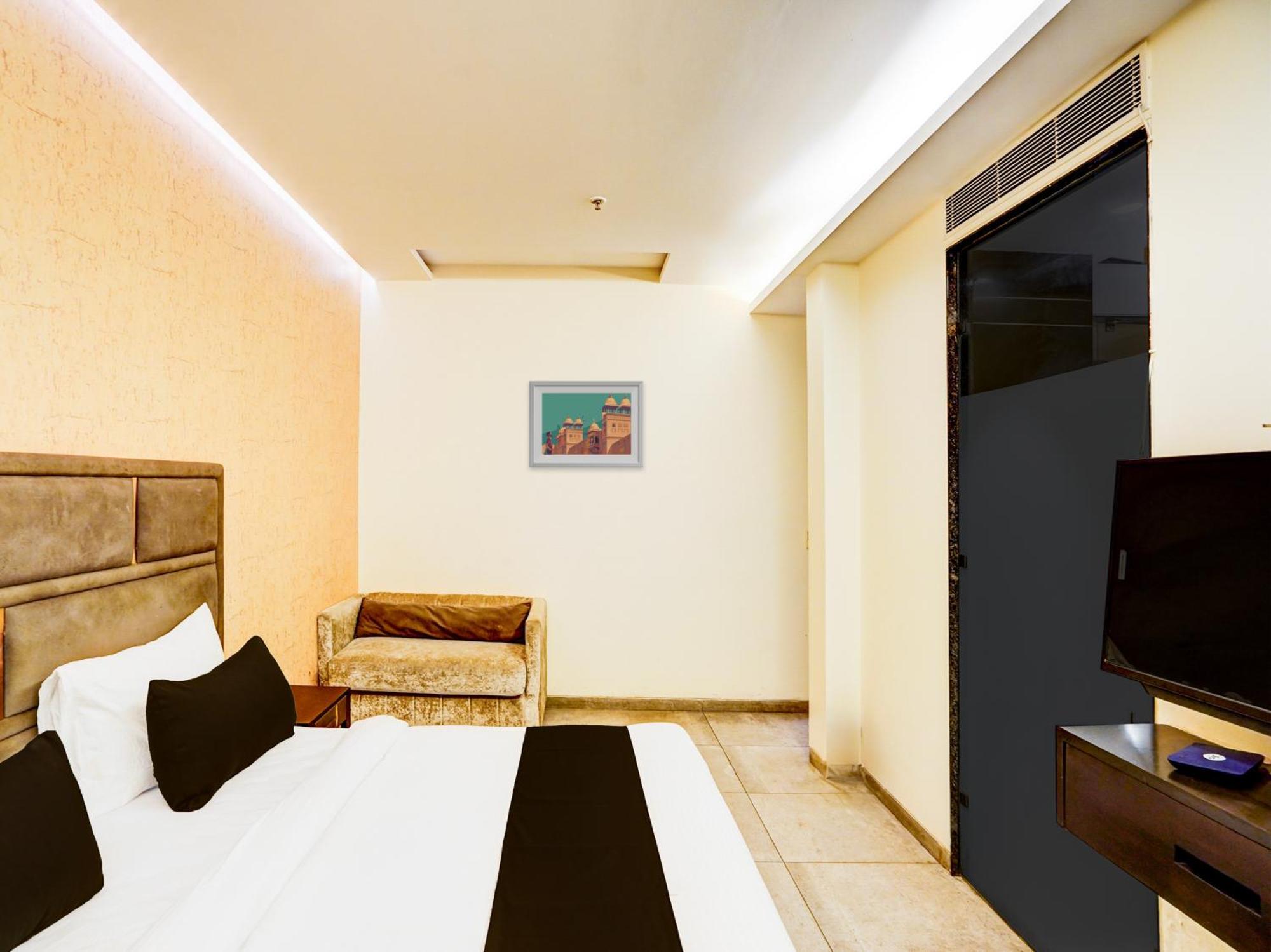 Super Townhouse Pitampura West Enclave Hotel Delhi  Exterior photo